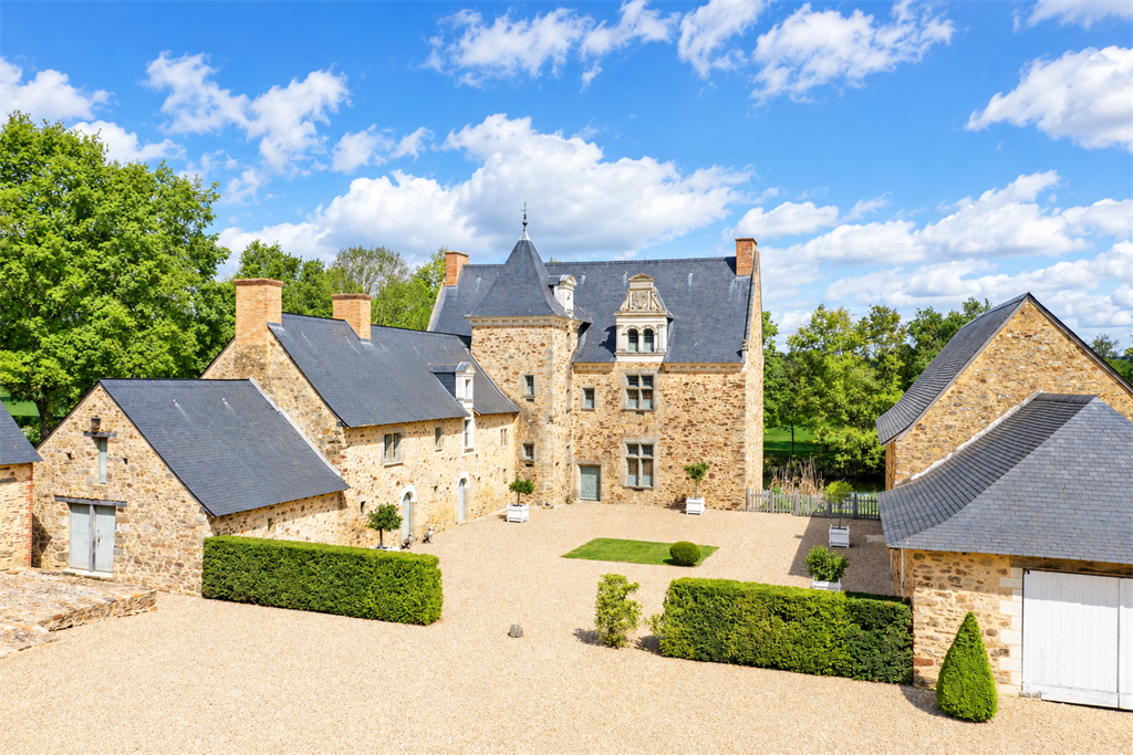6 Bed Mansion